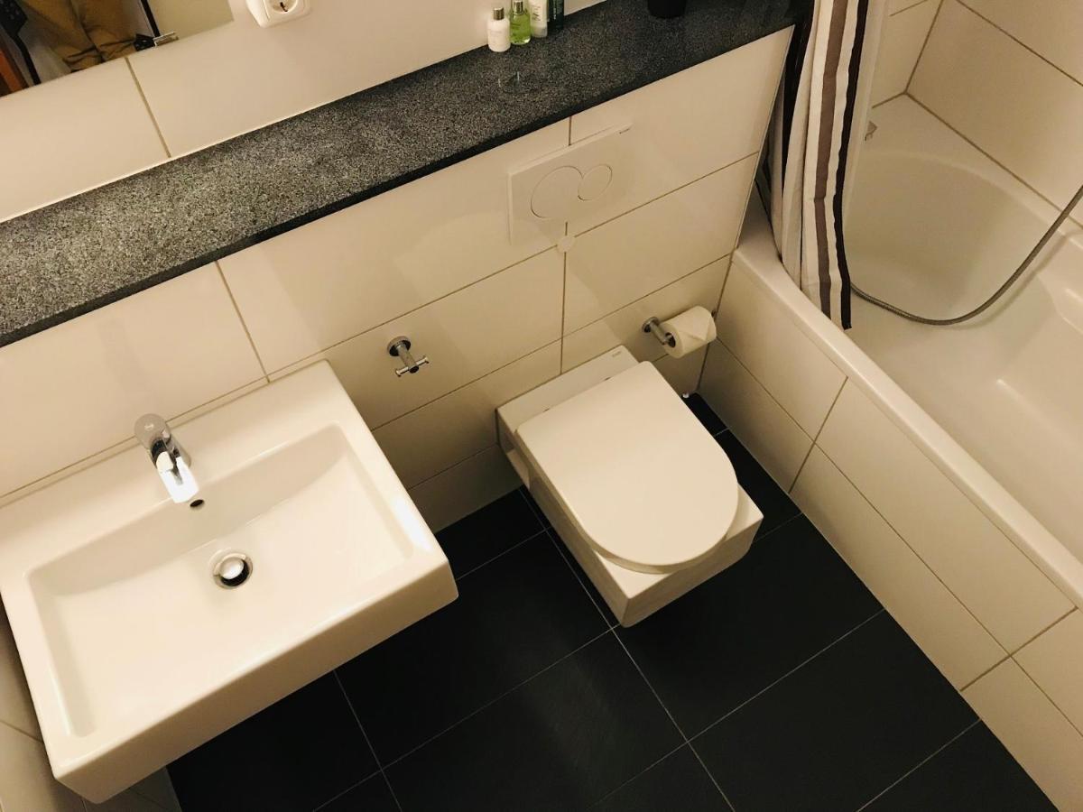 Messe Apartment Koeln West ภายนอก รูปภาพ